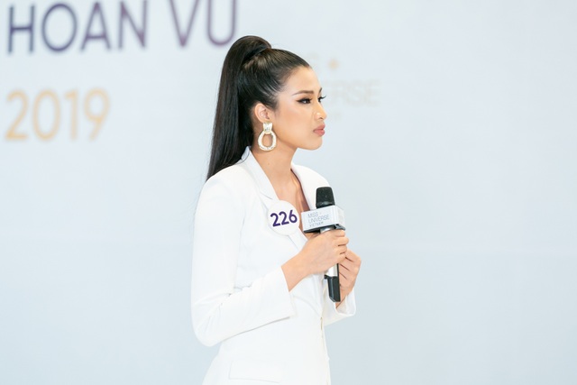 Thúy Vân bị giám khảo Hương Giang “chỉnh” vì đi thi nhưng xuất hiện như người nổi tiếng - 10 Thúy Vân bị giám khảo Hương Giang “chỉnh” vì đi thi nhưng xuất hiện như người nổi tiếng - 10
