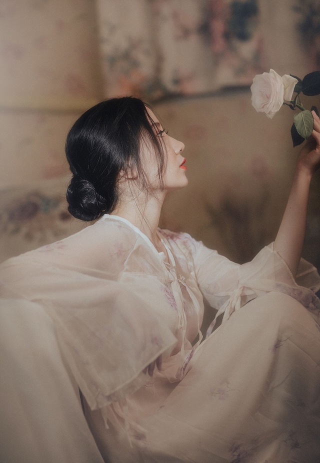 Nữ sinh báo chí “gieo thương nhớ” với góc nghiêng xinh đẹp - 10 Nữ sinh báo chí “gieo thương nhớ” với góc nghiêng xinh đẹp - 10