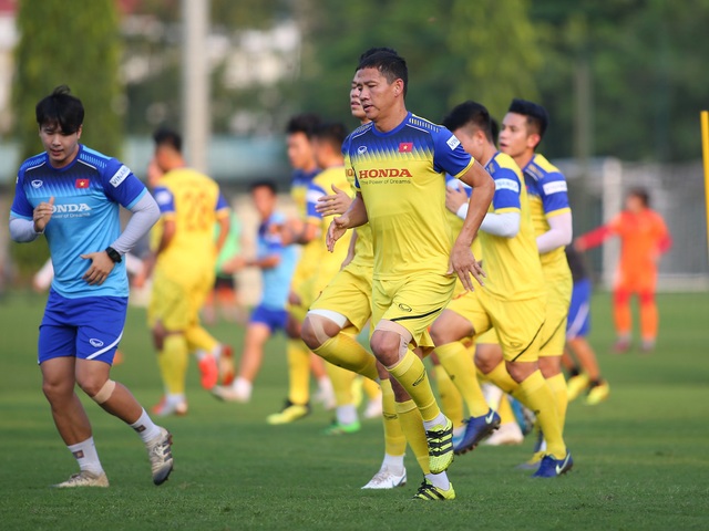 Quang Hải hăng say tập luyện, HLV Park Hang Seo hài lòng - Ảnh minh hoạ 8