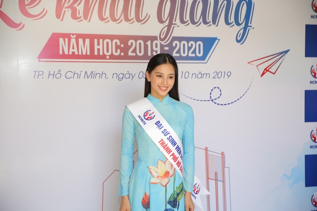 Hoa hậu Tiểu Vy rạng rỡ dự khai giảng, làm đại sứ sinh viên trường - 5 Hoa hậu Tiểu Vy rạng rỡ dự khai giảng, làm đại sứ sinh viên trường - 5