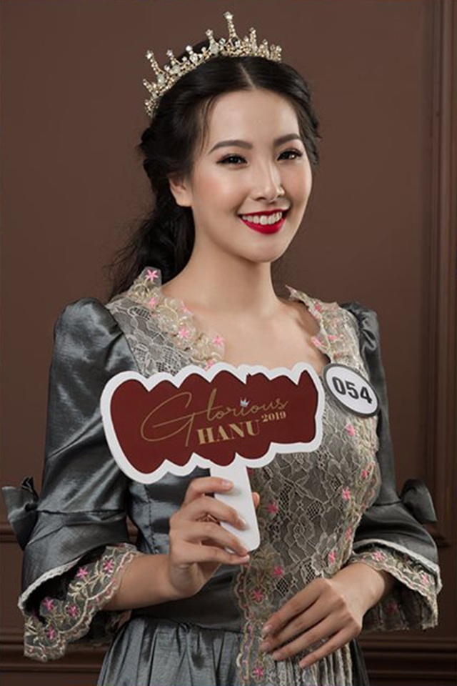 Top 10 Hoa khôi ĐH Hà Nội khoe sắc với trang phục khắp 5 châu - 1 Top 10 Hoa khôi ĐH Hà Nội khoe sắc với trang phục khắp 5 châu - 1