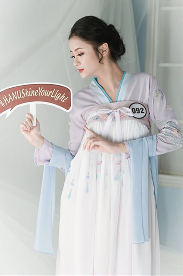 Top 10 Hoa khôi ĐH Hà Nội khoe sắc với trang phục khắp 5 châu - 6 Top 10 Hoa khôi ĐH Hà Nội khoe sắc với trang phục khắp 5 châu - 6