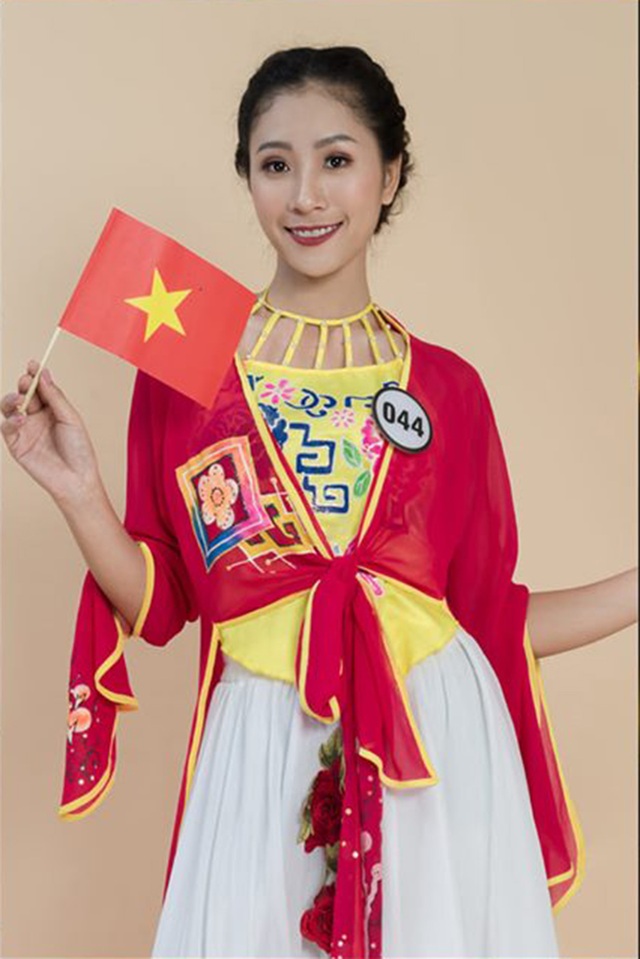 Top 10 Hoa khôi ĐH Hà Nội khoe sắc với trang phục khắp 5 châu - 7 Top 10 Hoa khôi ĐH Hà Nội khoe sắc với trang phục khắp 5 châu - 7