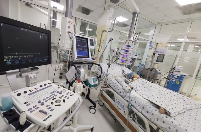 Bé 3 tuổi tê liệt chức năng phổi vì suy hô hấp được cứu sống kỳ diệu - 2 Bé 3 tuổi tê liệt chức năng phổi vì suy hô hấp được cứu sống kỳ diệu - 2