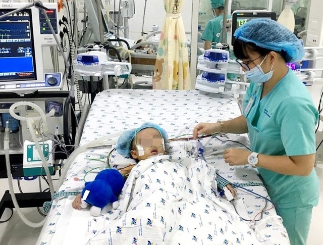 Bé 3 tuổi tê liệt chức năng phổi vì suy hô hấp được cứu sống kỳ diệu - 4 Bé 3 tuổi tê liệt chức năng phổi vì suy hô hấp được cứu sống kỳ diệu - 4