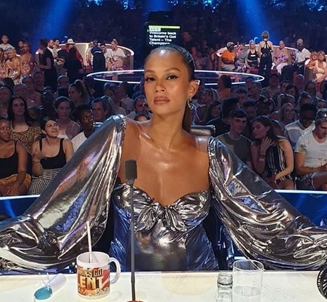 Mang thai ở tuổi 41, Alesha Dixon ngày càng gợi cảm - 4 Mang thai ở tuổi 41, Alesha Dixon ngày càng gợi cảm - 4