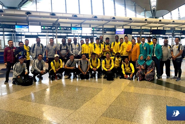 Đội tuyển Malaysia có mặt tại Hà Nội, từ chối trả lời phỏng vấn - 1 Đội tuyển Malaysia có mặt tại Hà Nội, từ chối trả lời phỏng vấn - 1