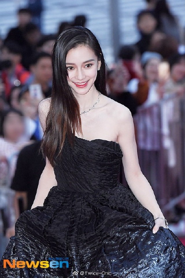 Angelababy đẹp xuất sắc trên thảm đỏ LHP Busan - 7 Angelababy đẹp xuất sắc trên thảm đỏ LHP Busan - 7
