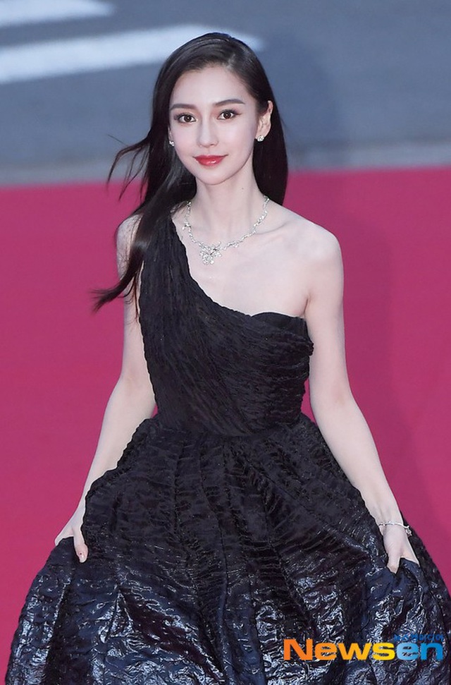 Angelababy đẹp xuất sắc trên thảm đỏ LHP Busan - 1 Angelababy đẹp xuất sắc trên thảm đỏ LHP Busan - 1