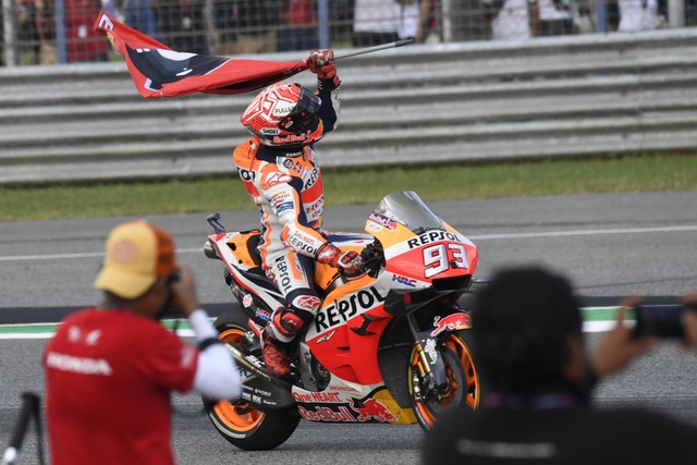 Chặng 15 MotoGP 2019: Marquez thắng ấn tượng trước Quartararo để vô địch thế giới - 4