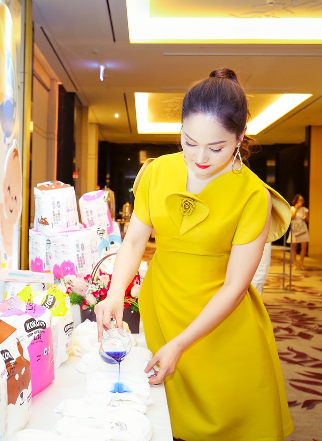 Diễn viên Lan Phương: “Tôi kĩ tính khi chọn đồ cho con” - 1 Diễn viên Lan Phương: “Tôi kĩ tính khi chọn đồ cho con” - 1