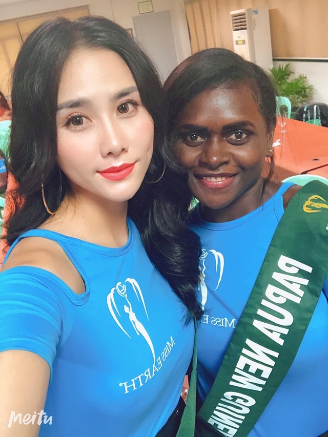Hoàng Hạnh ghi điểm khi giúp đỡ hoa hậu Papua New Guinea - 4 Hoàng Hạnh ghi điểm khi giúp đỡ hoa hậu Papua New Guinea - 4