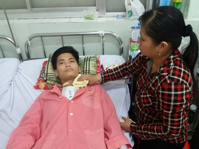 Bạn đọc Dân trí tiếp tục hỗ trợ người cha trẻ quặn mình chờ chết - 2 Bạn đọc Dân trí tiếp tục hỗ trợ người cha trẻ quặn mình chờ chết - 2