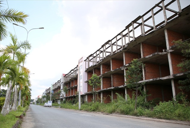 Cận cảnh “thành phố ma” trên đất vàng Tây Đô - 2 Cận cảnh “thành phố ma” trên đất vàng Tây Đô - 2