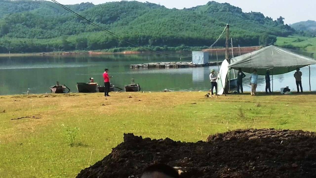 Phát hiện thi thể người đàn ông nổi trên hồ nghi bị đuối nước - 1 Phát hiện thi thể người đàn ông nổi trên hồ nghi bị đuối nước - 1