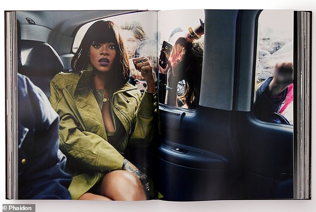 Sách ảnh 2,5 tỷ đồng của Rihanna bán hết trong “một nốt nhạc” - 10 Sách ảnh 2,5 tỷ đồng của Rihanna bán hết trong “một nốt nhạc” - 10