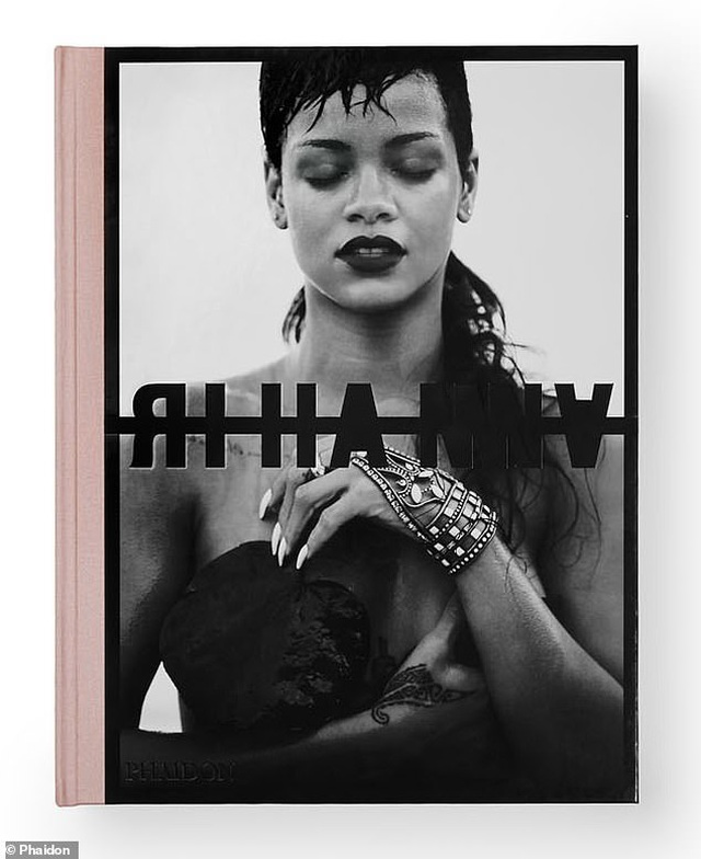 Sách ảnh 2,5 tỷ đồng của Rihanna bán hết trong “một nốt nhạc” - 12 Sách ảnh 2,5 tỷ đồng của Rihanna bán hết trong “một nốt nhạc” - 12
