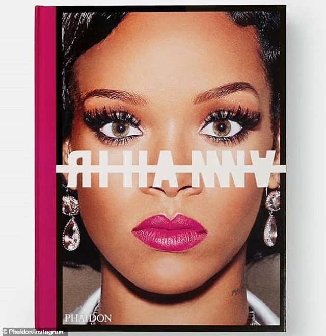 Sách ảnh 2,5 tỷ đồng của Rihanna bán hết trong “một nốt nhạc” - 3 Sách ảnh 2,5 tỷ đồng của Rihanna bán hết trong “một nốt nhạc” - 3