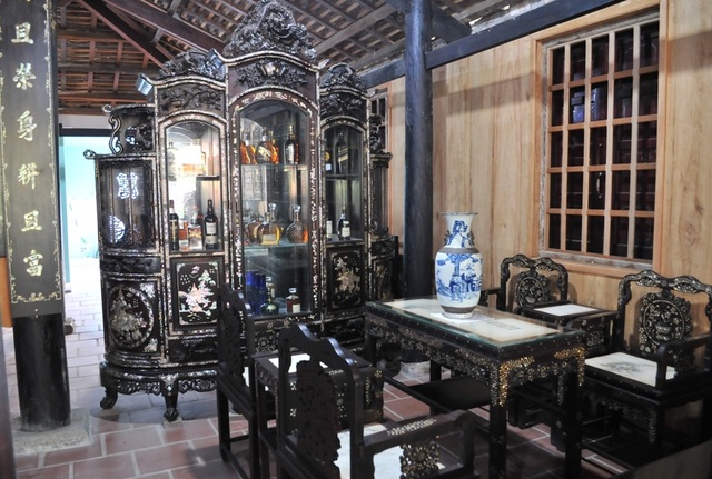Chiêm ngưỡng căn nhà cổ có cả 100 món đồ gỗ cực quý hiếm - 5