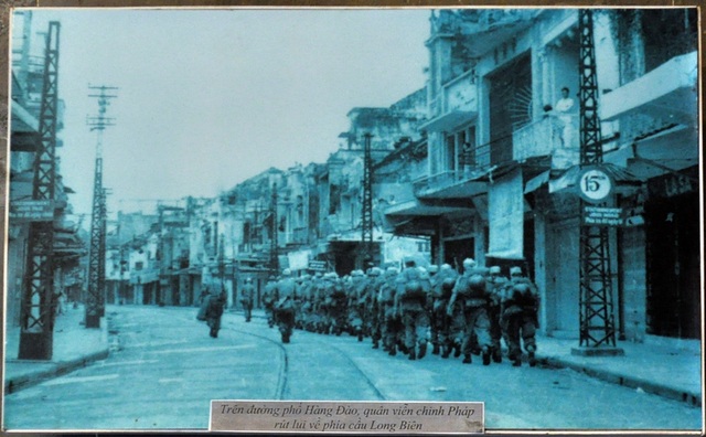 Hình ảnh thời khắc cuối cùng của quân đội Pháp ở Hà Nội năm 1954 - 8 Hình ảnh thời khắc cuối cùng của quân đội Pháp ở Hà Nội năm 1954 - 8