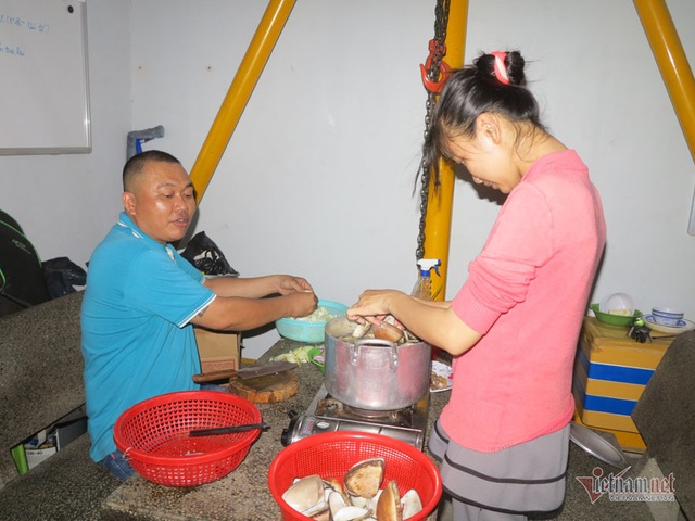 Buồng hạnh phúc trên xe buýt Sài Gòn, tài xế coi con trai riêng của vợ như con đẻ - 5 Buồng hạnh phúc trên xe buýt Sài Gòn, tài xế coi con trai riêng của vợ như con đẻ - 5