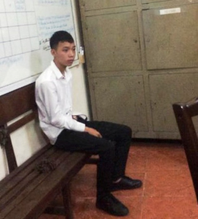 Lái xe, bán vé xe buýt bình tĩnh tóm gọn đối tượng móc túi - 1 Lái xe, bán vé xe buýt bình tĩnh tóm gọn đối tượng móc túi - 1