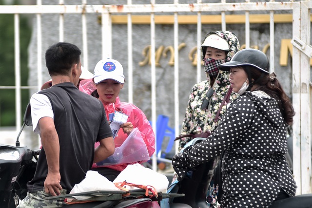 Giá vé chợ đen trận Việt Nam - Malaysia bất ngờ 