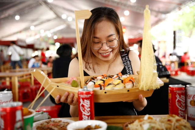 Lễ hội Ẩm thực Coca-Cola thu hút giới trẻ tại Vinh - 8 Lễ hội Ẩm thực Coca-Cola thu hút giới trẻ tại Vinh - 8