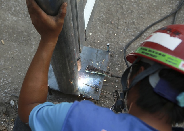 Tiếp tục rào chắn nửa đường Kim Mã, giao thông căng thẳng giờ tan tầm - 7 Tiếp tục rào chắn nửa đường Kim Mã, giao thông căng thẳng giờ tan tầm - 7