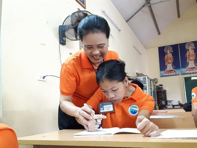 Cô giáo Hòa và lớp học đặc biệt giữa lòng Hà Nội - 3 Cô giáo Hòa và lớp học đặc biệt giữa lòng Hà Nội - 3