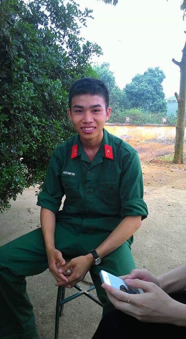 Dân mạng thích thú với hình ảnh anh trai cắt tóc, chải đầu cho em gái - 5 Dân mạng thích thú với hình ảnh anh trai cắt tóc, chải đầu cho em gái - 5