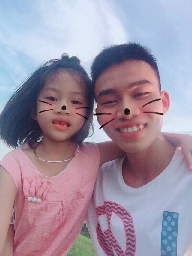 Dân mạng thích thú với hình ảnh anh trai cắt tóc, chải đầu cho em gái - 6 Dân mạng thích thú với hình ảnh anh trai cắt tóc, chải đầu cho em gái - 6