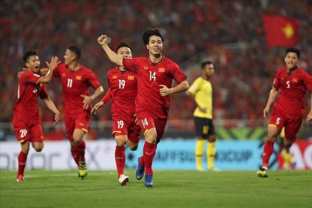 Việt Nam 1-0 Malaysia: Quang Hải ghi bàn đẳng cấp - 40