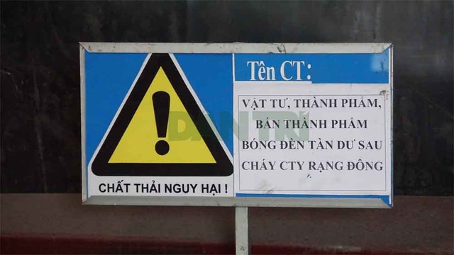 Cận cảnh kho chứa hơn 2.500 tấn phế thải từ vụ cháy Công ty Rạng Đông - 5 Cận cảnh kho chứa hơn 2.500 tấn phế thải từ vụ cháy Công ty Rạng Đông - 5