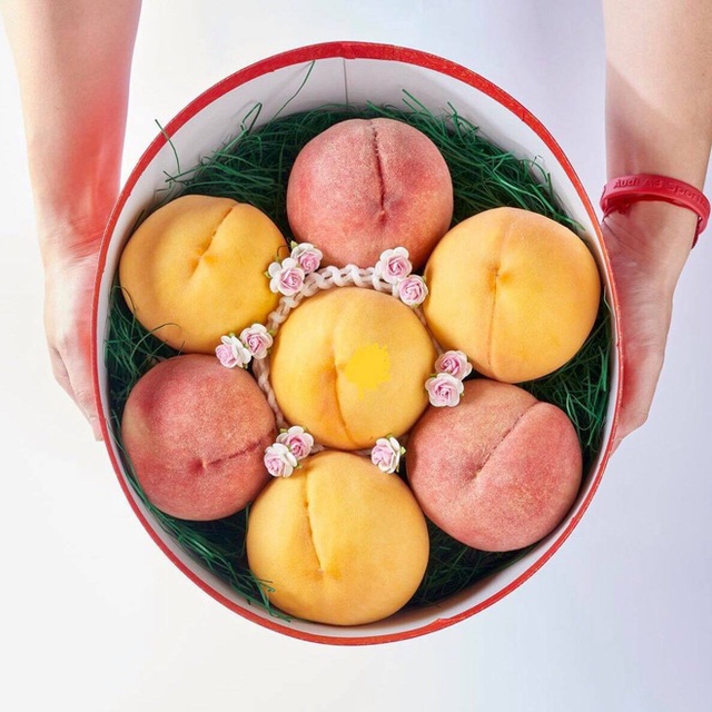 Quả đào xứ mặt trời mọc giá gần 1 triệu đồng/cặp hút nhà giàu Việt - 1 Quả đào xứ mặt trời mọc giá gần 1 triệu đồng/cặp hút nhà giàu Việt - 1