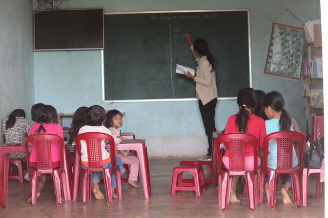 Cô giáo Banar mở lớp dạy chữ miễn phí cho học sinh vùng khó - 1 Cô giáo Banar mở lớp dạy chữ miễn phí cho học sinh vùng khó - 1