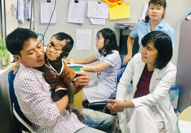 Nghẹn lòng cuốn sổ tạ ơn đời của ông bố nghèo có con như dị nhân phim Hollywood - 2 Nghẹn lòng cuốn sổ tạ ơn đời của ông bố nghèo có con như dị nhân phim Hollywood - 2