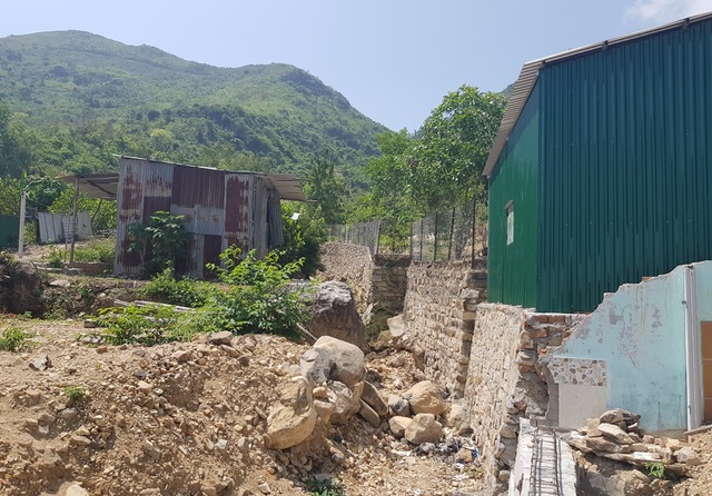 Một năm sau vụ lở núi, người dân quay lại nơi xảy ra thảm hoạ sinh sống - 4 Một năm sau vụ lở núi, người dân quay lại nơi xảy ra thảm hoạ sinh sống - 4