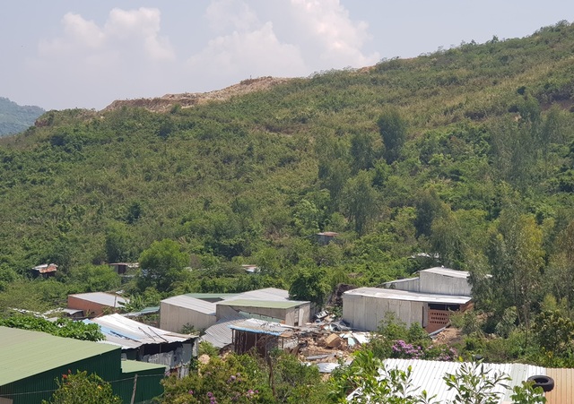 Một năm sau vụ lở núi, người dân quay lại nơi xảy ra thảm hoạ sinh sống - 1 Một năm sau vụ lở núi, người dân quay lại nơi xảy ra thảm hoạ sinh sống - 1