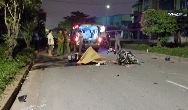 Hai xe máy tông nhau trực diện, 2 người chết, 1 người nguy kịch - 2 Hai xe máy tông nhau trực diện, 2 người chết, 1 người nguy kịch - 2