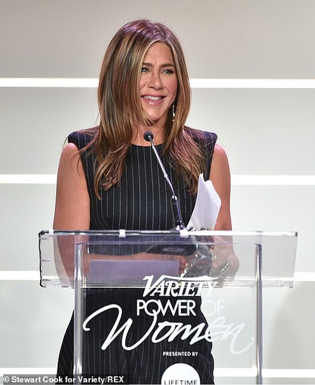 Jennifer Aniston xinh đẹp đáng ngưỡng mộ ở tuổi 50 - 22 Jennifer Aniston xinh đẹp đáng ngưỡng mộ ở tuổi 50 - 22