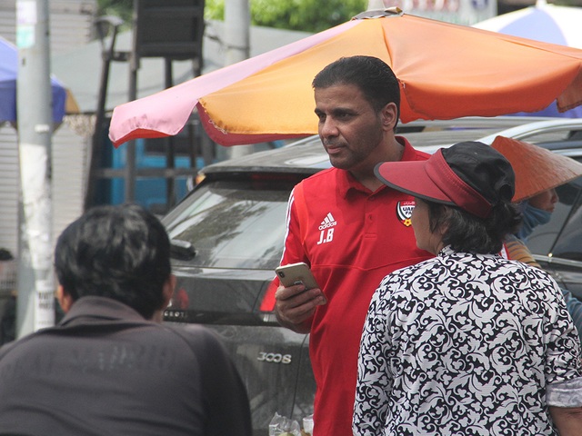 Thành viên đội U22 UAE ngạc nhiên với tình trạng phe vé - 9 Thành viên đội U22 UAE ngạc nhiên với tình trạng phe vé - 9