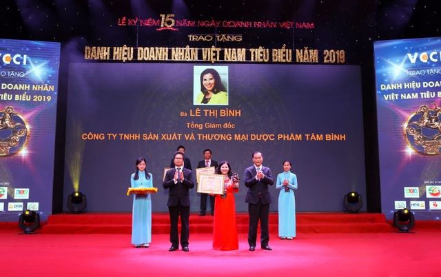 CEO Dược phẩm Tâm Bình được vinh danh “Doanh nhân Việt Nam tiêu biểu 2019” - 1 CEO Dược phẩm Tâm Bình được vinh danh “Doanh nhân Việt Nam tiêu biểu 2019” - 1
