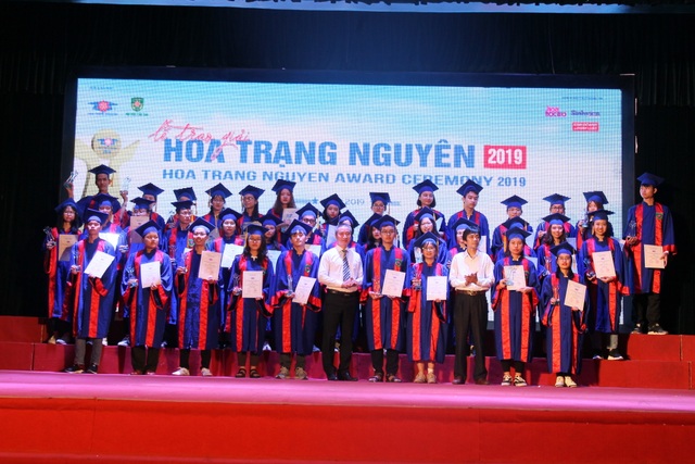 176 học sinh phía Bắc được trao giải Hoa Trạng Nguyên 2019 - 2 176 học sinh phía Bắc được trao giải Hoa Trạng Nguyên 2019 - 2