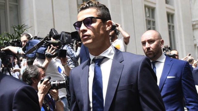 Messi, C.Ronaldo và loạt sao bóng đá có nguy cơ bị “cấm cửa” tại Anh - Ảnh minh hoạ 2