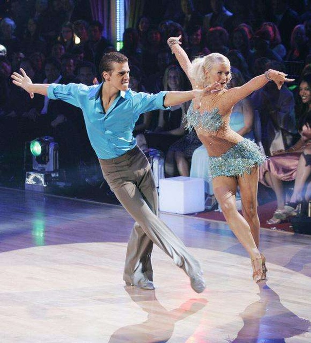 Julianne Hough đau buồn khi mất 2 cún cưng - 6 Julianne Hough đau buồn khi mất 2 cún cưng - 6