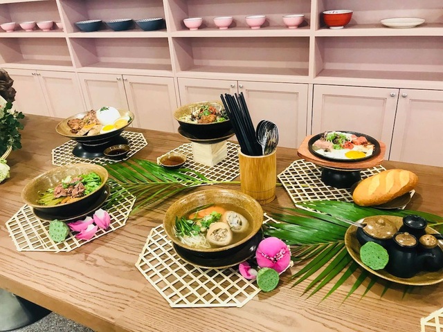 Khai trương Cuisine De Saigon: Võ Quốc gây thương nhớ cho hành khách sân bay bằng ẩm thực truyền thống Việt Nam - 2 Khai trương Cuisine De Saigon: Võ Quốc gây thương nhớ cho hành khách sân bay bằng ẩm thực truyền thống Việt Nam - 2