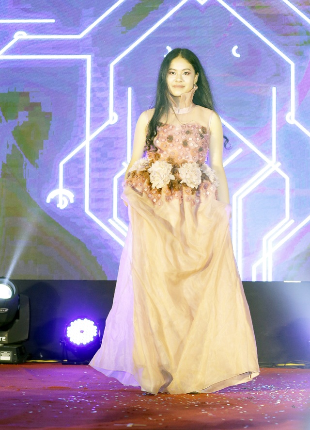 Nam thanh nữ tú ĐH Luật tổ chức đêm gala đón tân sinh viên - 4 Nam thanh nữ tú ĐH Luật tổ chức đêm gala đón tân sinh viên - 4