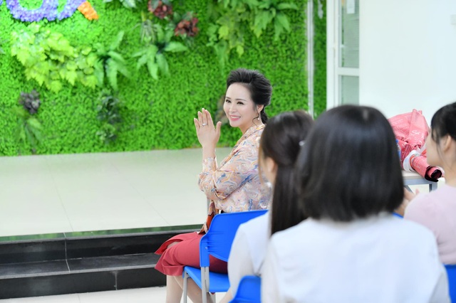 Một ngày trở lại làm cô giáo của Nữ hoàng Bùi Thanh Hương tại trường Đại học edX - 6 Một ngày trở lại làm cô giáo của Nữ hoàng Bùi Thanh Hương tại trường Đại học edX - 6