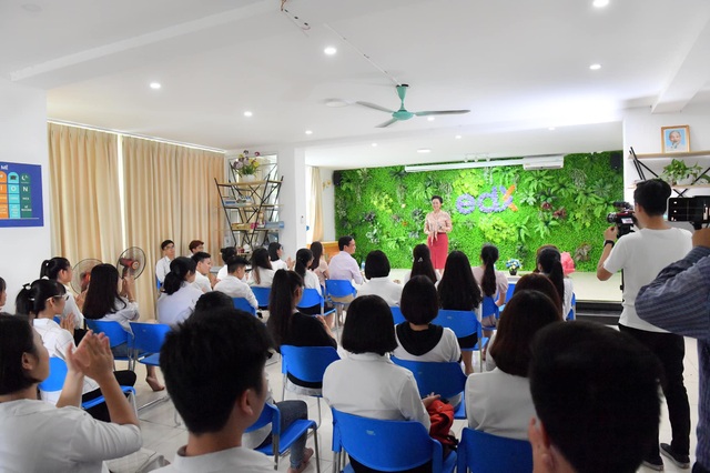 Một ngày trở lại làm cô giáo của Nữ hoàng Bùi Thanh Hương tại trường Đại học edX - 8 Một ngày trở lại làm cô giáo của Nữ hoàng Bùi Thanh Hương tại trường Đại học edX - 8
